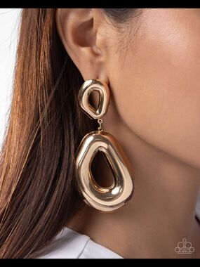 Sculpted Gold Drop Earrings — Unbranded